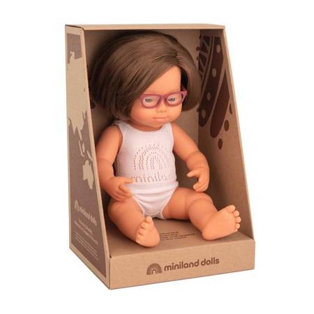 Muñeca europea con rasgos de niños con síndrome de Down, con gafas Miniland de 38cm.